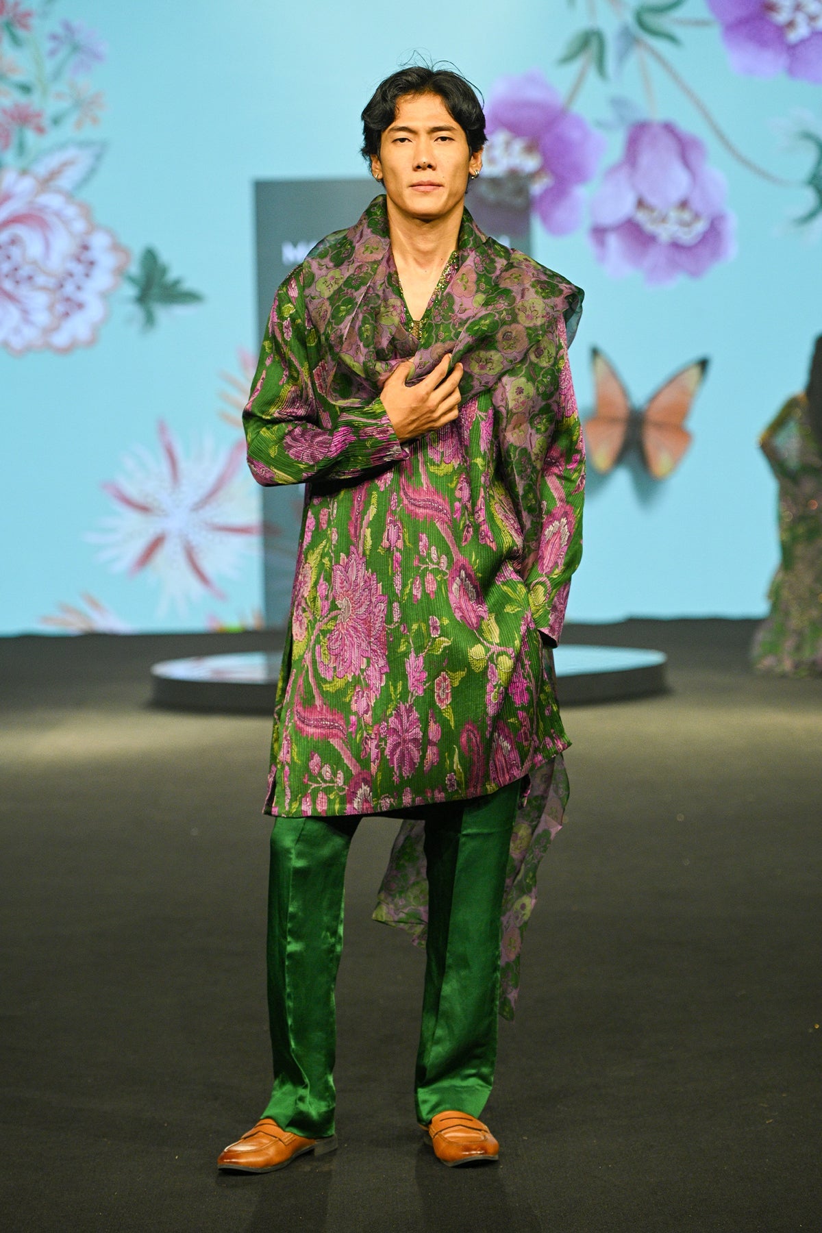 Abheer Kurta Set With Stole