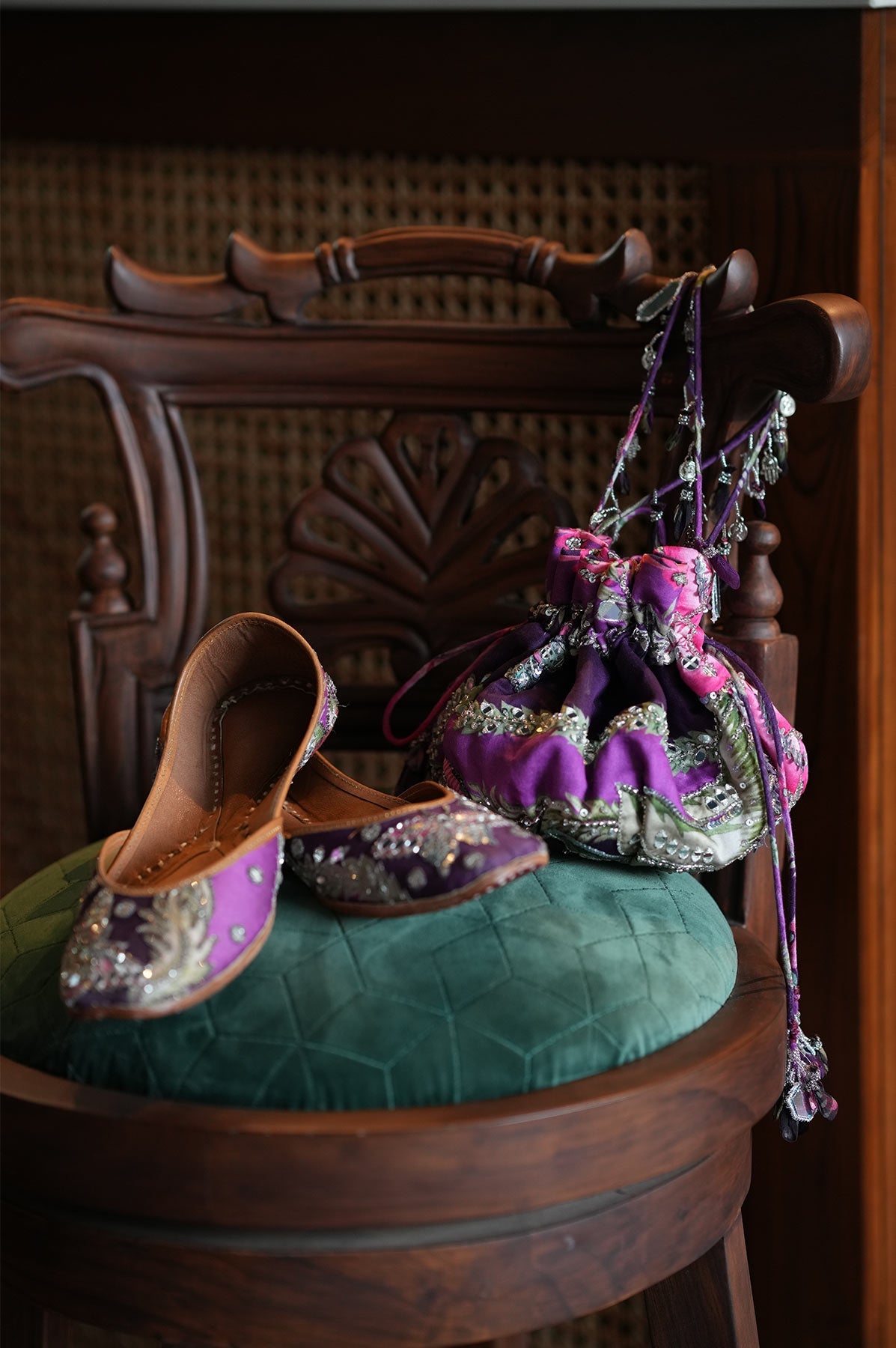 Grapevine Embroidered Juttie